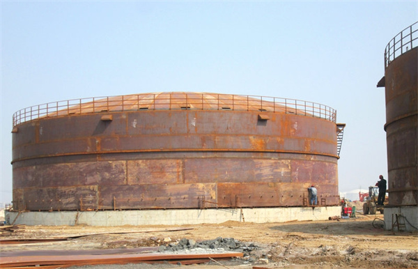 大型立式儲油罐