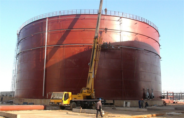 大型儲(chǔ)油罐